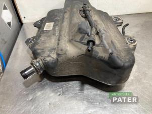 Gebruikte Adblue tank Mercedes V (447.8) 2.1 250 BlueTEC, 250 d 16V Prijs € 222,34 Inclusief btw aangeboden door Autoparts Pater