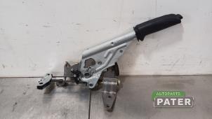 Gebruikte Handremhendel BMW M4 (F82) M4 3.0 24V TwinPower Turbo Prijs € 21,00 Margeregeling aangeboden door Autoparts Pater