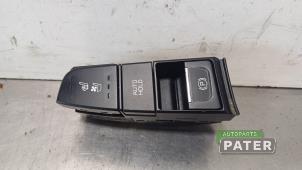 Gebruikte Handrem schakelaar Kia Niro I (DE) E-Niro 64 kWh Prijs € 63,00 Margeregeling aangeboden door Autoparts Pater
