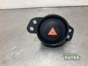 Gebruikte Paniekverlichtings Schakelaar Toyota Aygo (B40) 1.0 12V VVT-i Prijs € 15,75 Margeregeling aangeboden door Autoparts Pater
