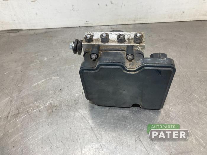 Gebruikte ABS Pomp Renault Twingo III (AH) 1.0 SCe 70 12V Prijs € 42,00 Margeregeling aangeboden door Autoparts Pater