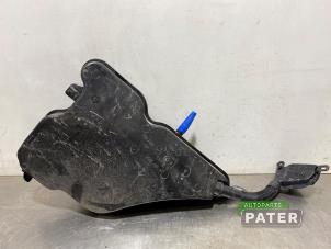 Gebruikte Ruitensproeiertank voor BMW i4 (G26) eDrive40 84 kWh Prijs € 42,00 Margeregeling aangeboden door Autoparts Pater