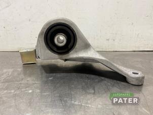 Gebruikte Motorrubber Renault Megane E-Tech (RCB) 60 kWh Prijs € 21,00 Margeregeling aangeboden door Autoparts Pater