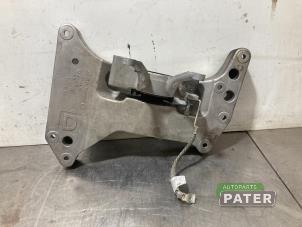 Gebruikte Versnellingsbak Steun BMW 5 serie (G30) 523d Mild Hybrid Prijs € 105,00 Margeregeling aangeboden door Autoparts Pater