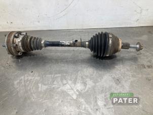 Gebruikte Aandrijfas links-voor Skoda Superb Combi (3V5) 1.5 TSI Evo 16V Prijs € 157,50 Margeregeling aangeboden door Autoparts Pater