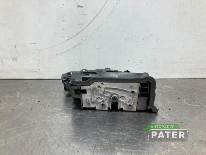 Deurslot Mechaniek 4Deurs links-achter van een BMW X1 (F48) sDrive 20d 2.0 16V 2017