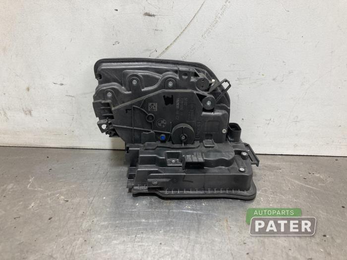 Deurslot Mechaniek 4Deurs links-achter van een BMW X1 (F48) sDrive 20d 2.0 16V 2017