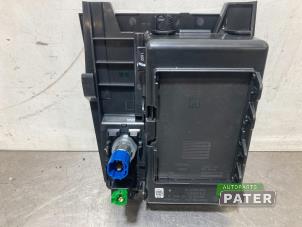 Gebruikte Opbergvak Skoda Karoq 1.5 TSI 16V Prijs € 52,50 Margeregeling aangeboden door Autoparts Pater