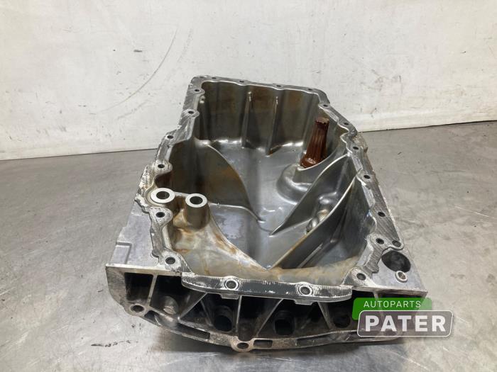Gebruikte Carterpan Skoda Superb Combi (3V5) 1.5 TSI Evo 16V Prijs € 131,25 Margeregeling aangeboden door Autoparts Pater