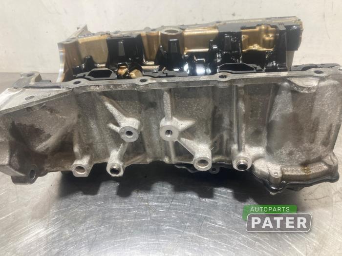 Carterpan van een Mercedes-Benz A (177.0) 1.3 A-180 Turbo 16V 2019