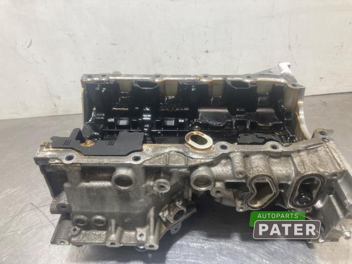 Carterpan van een Mercedes-Benz A (177.0) 1.3 A-180 Turbo 16V 2019