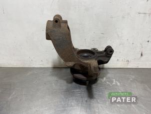 Gebruikte Fusee links-voor Ford Focus 3 1.6 Ti-VCT 16V 125 Prijs € 26,25 Margeregeling aangeboden door Autoparts Pater