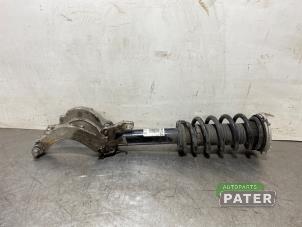 Gebruikte Schokdemperpoot rechts-voor Volvo V60 II (ZW) 2.0 T6 16V Twin Engine Prijs € 157,50 Margeregeling aangeboden door Autoparts Pater