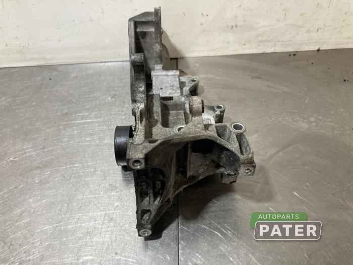 Gebruikte Dynamosteun onder Volkswagen Crafter 2.0 TDI 16V Prijs € 25,41 Inclusief btw aangeboden door Autoparts Pater