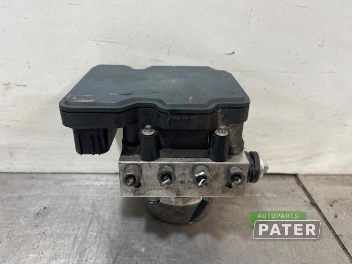 Gebruikte ABS Pomp Peugeot 5008 II (M4/MC/MJ/MR) 1.2 12V e-THP PureTech 130 Prijs € 105,00 Margeregeling aangeboden door Autoparts Pater