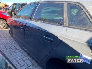Gebruikte Portier 4Deurs links-achter Audi A3 Sportback (8VA/8VF) 1.6 TDI Ultra 16V Prijs € 315,00 Margeregeling aangeboden door Autoparts Pater