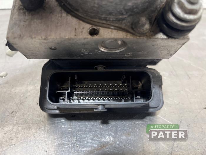 ABS Pomp van een Iveco New Daily VI 35C15, 35S15, 40C15, 50C15, 65C15, 70C15 2014