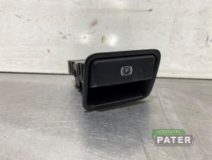 Gebruikte Handrem schakelaar Mercedes CLA (117.3) 2.2 CLA-220 CDI, 220 d 16V Prijs € 21,00 Margeregeling aangeboden door Autoparts Pater