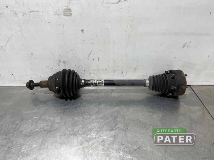 Gebruikte Aandrijfas links-voor Volkswagen Golf VI Variant (AJ5/1KA) 1.4 TSI 160 16V Prijs € 52,50 Margeregeling aangeboden door Autoparts Pater