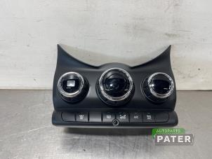Gebruikte Kachel Bedieningspaneel Mini Mini (F56) 1.5 12V Cooper Prijs € 52,50 Margeregeling aangeboden door Autoparts Pater