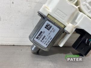 Gebruikte Portierruitmotor Tesla Model Y (5YJY) RWD Prijs € 52,50 Margeregeling aangeboden door Autoparts Pater