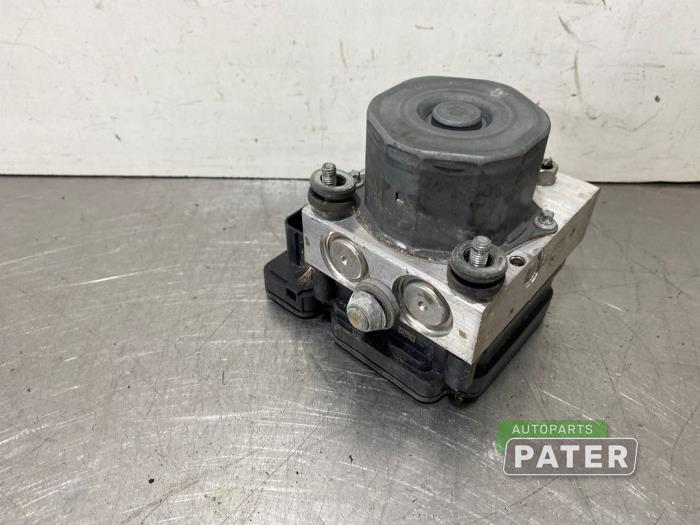 ABS Pomp van een Opel Corsa E 1.2 16V 2016