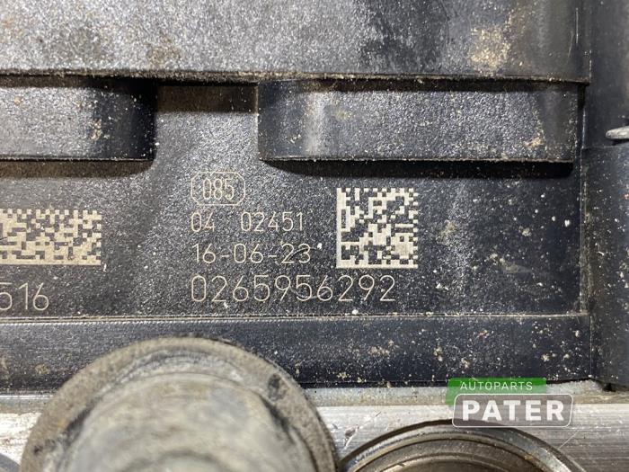 ABS Pomp van een Opel Corsa E 1.2 16V 2016