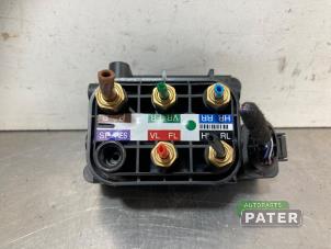 Gebruikte Kleppenblok hydraulisch Audi A6 (C7) 3.0 TDI V6 24V Quattro Prijs € 89,25 Margeregeling aangeboden door Autoparts Pater