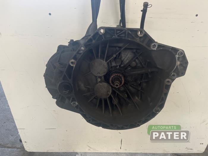 Gebruikte Versnellingsbak Opel Vivaro 2.5 DTI 16V Prijs € 635,25 Inclusief btw aangeboden door Autoparts Pater