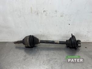 Gebruikte Aandrijfas links-voor Opel Vivaro 2.5 DTI 16V Prijs € 63,53 Inclusief btw aangeboden door Autoparts Pater