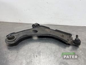 Gebruikte Draagarm rechts-voor Peugeot 5008 II (M4/MC/MJ/MR) 1.2 12V e-THP PureTech 130 Prijs € 42,00 Margeregeling aangeboden door Autoparts Pater