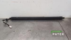 Gebruikte Kofferdekseldemper links-achter Peugeot 5008 II (M4/MC/MJ/MR) 1.2 12V e-THP PureTech 130 Prijs € 131,25 Margeregeling aangeboden door Autoparts Pater