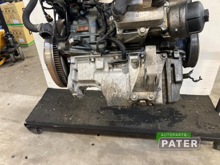 Motor van een Fiat Doblo Cargo (263) 1.6 D Multijet 2019