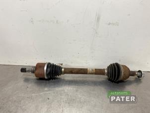 Gebruikte Aandrijfas links-voor Ford Focus 3 1.0 Ti-VCT EcoBoost 12V 100 Prijs € 73,50 Margeregeling aangeboden door Autoparts Pater