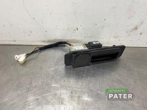 Gebruikte Camera achteruitrijden Mercedes C (W205) C-200 2.0 CGI 16V Prijs € 183,75 Margeregeling aangeboden door Autoparts Pater
