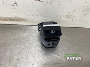 Gebruikte Handrem schakelaar MG MG4 Electric Comfort, Luxury 64 kWh Prijs € 21,00 Margeregeling aangeboden door Autoparts Pater