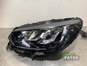 Gebruikte Koplamp links Peugeot 208 II (UB/UH/UP) 1.2 Vti 12V PureTech 75 Prijs € 420,00 Margeregeling aangeboden door Autoparts Pater
