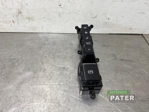 Gebruikte Handrem schakelaar Kia Niro II (SG2) 1.6 GDI Plug-in Hybrid Prijs € 52,50 Margeregeling aangeboden door Autoparts Pater