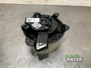 Gebruikte Chaufage Ventilatiemotor Tesla Model Y (5YJY) Long Range,Performance Prijs € 63,00 Margeregeling aangeboden door Autoparts Pater