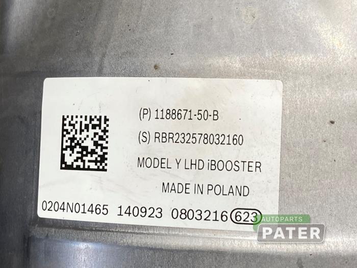 Rembekrachtiger van een Tesla Model Y (5YJY) Long Range,Performance 2023