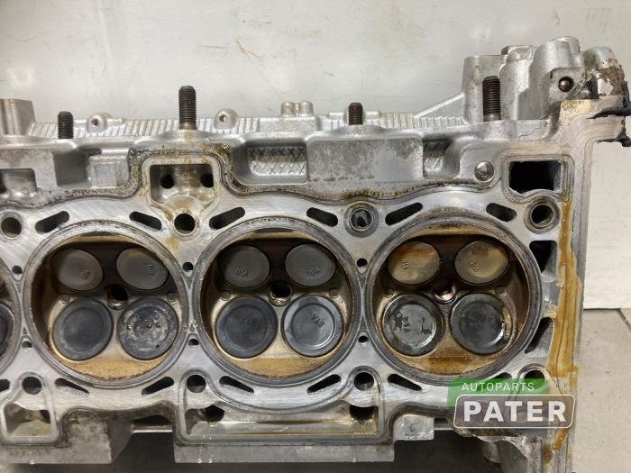 Cilinderkop van een Mitsubishi Outlander (GF/GG) 2.0 16V PHEV 4x4 2014