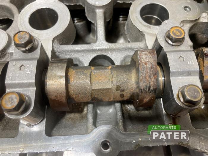 Cilinderkop van een Mitsubishi Outlander (GF/GG) 2.0 16V PHEV 4x4 2014