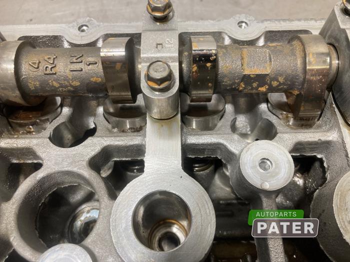 Cilinderkop van een Mitsubishi Outlander (GF/GG) 2.0 16V PHEV 4x4 2014