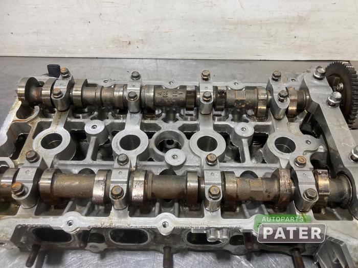 Cilinderkop van een Mitsubishi Outlander (GF/GG) 2.0 16V PHEV 4x4 2014