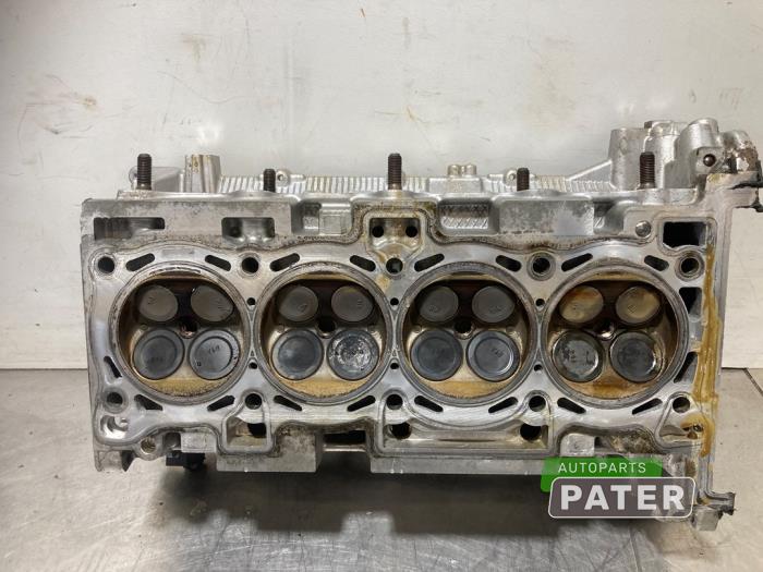 Cilinderkop van een Mitsubishi Outlander (GF/GG) 2.0 16V PHEV 4x4 2014