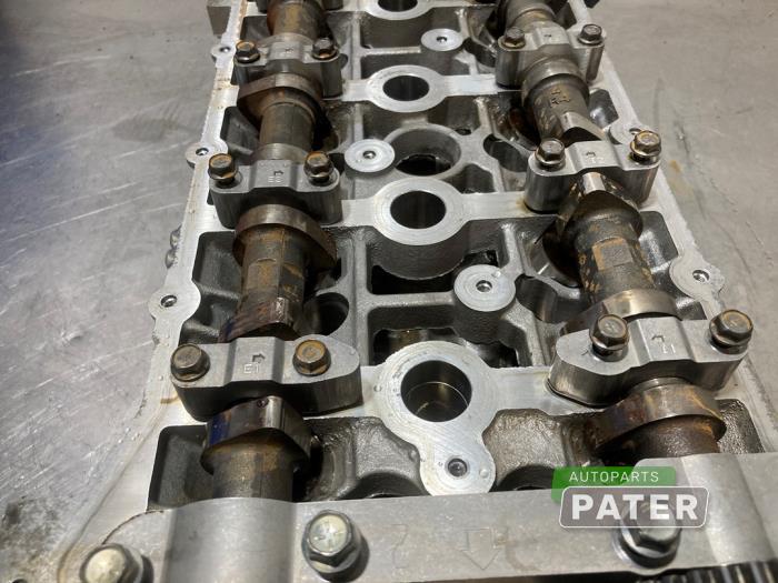 Cilinderkop van een Mitsubishi Outlander (GF/GG) 2.0 16V PHEV 4x4 2014