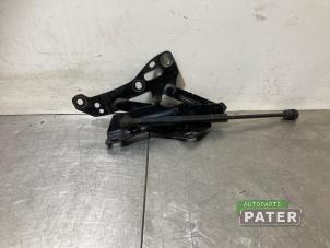 Gebruikte Motorkap Scharnier Tesla Model X 75D Prijs € 42,00 Margeregeling aangeboden door Autoparts Pater