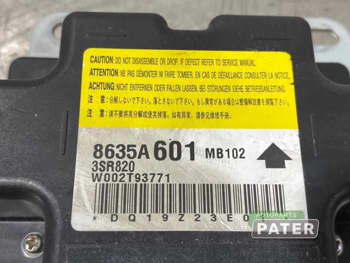 Airbag Module van een Mitsubishi Space Star (A0) 1.2 12V 2021