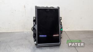 Gebruikte Display Multi Media regelunit Tesla Model X 75D Prijs € 525,00 Margeregeling aangeboden door Autoparts Pater