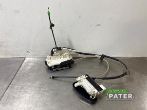 Gebruikte Slotmechaniek Portier 4Deurs rechts-voor Tesla Model X 75D Prijs € 78,75 Margeregeling aangeboden door Autoparts Pater